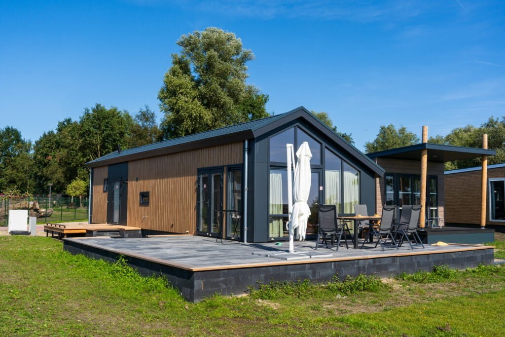 Chaletbouw Lemmer via Qomplex